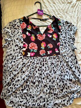 Coeur de Vague Printed Top Size 2XL NWT
